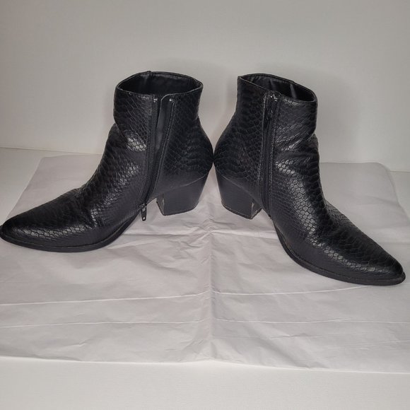 Coconuts by Matisse Black Snake Skin Embossed Leather Booties Ankle Boots - Picture 4 of 9